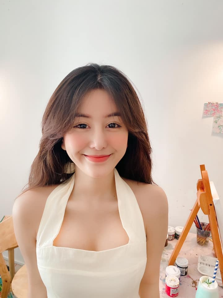 Với lợi thế hình thể, body chuẩn người mẫu, Võ Ngọc Trân theo đuổi gu ăn mặc cực táo bạo hơn rất nhiều.