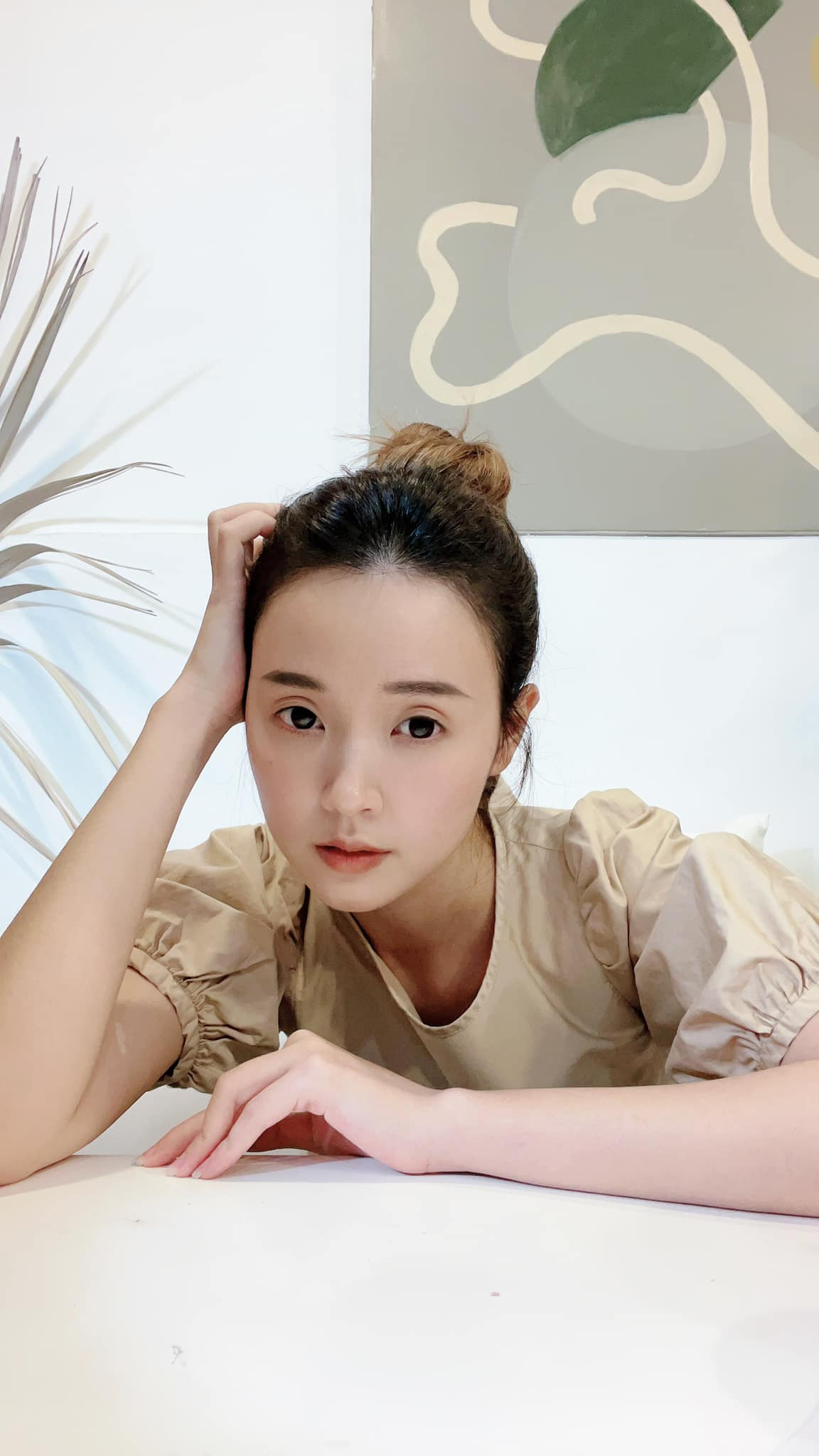 Theo nhận xét của fan, nhan sắc gần đây của Midu vẫn hiện lên thần thái vẫn trong trẻo, trẻ trung như thuở mới vào nghề.