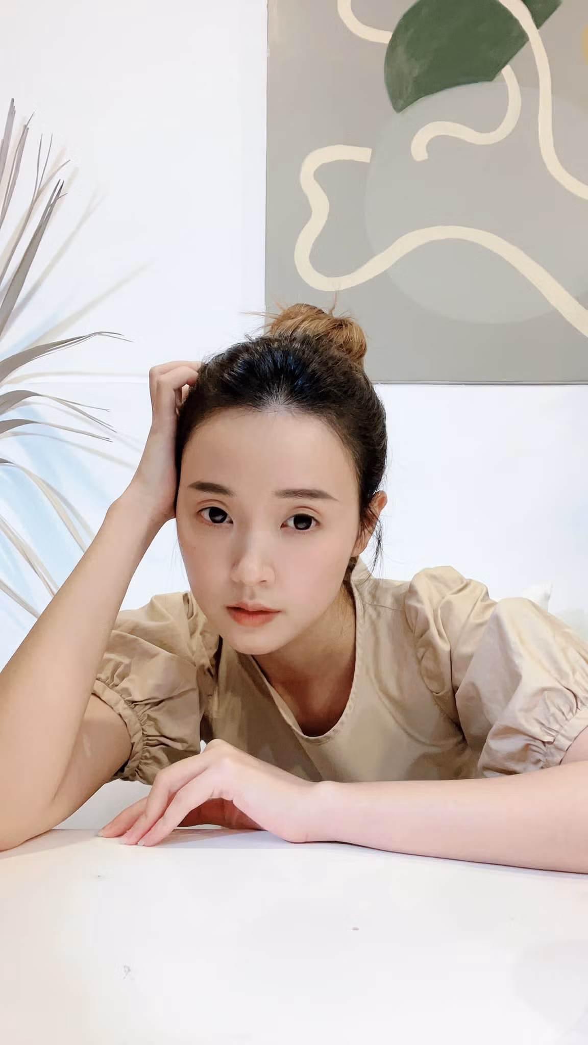 Theo nhận xét của fan, nhan sắc gần đây của Midu vẫn hiện lên thần thái vẫn trong trẻo, trẻ trung như thuở mới vào nghề.