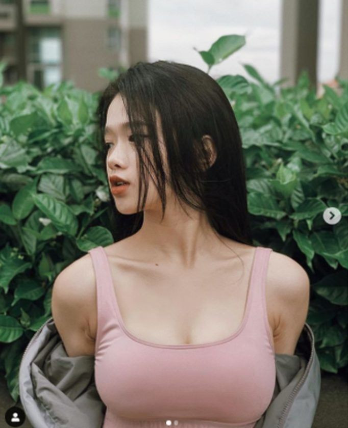 Không thể phủ nhận rằng cô nàng đang ngày một xinh ra, nhưng sự phát triển quá nhanh của vòng 1 đã nhiều lần khiến Linh Ka dính vào nghi vấn dao kéo, độn…