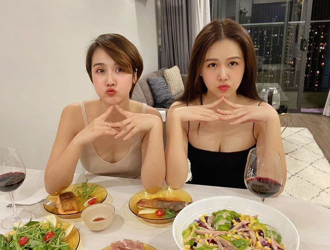 Về phần Huyền Lizzie, tuy đã ly hôn song cô đang hết sức hạnh phúc và tự tin với cuộc sống làm mẹ đơn thân của mình. Ảnh: Facebook, IG nhân vật