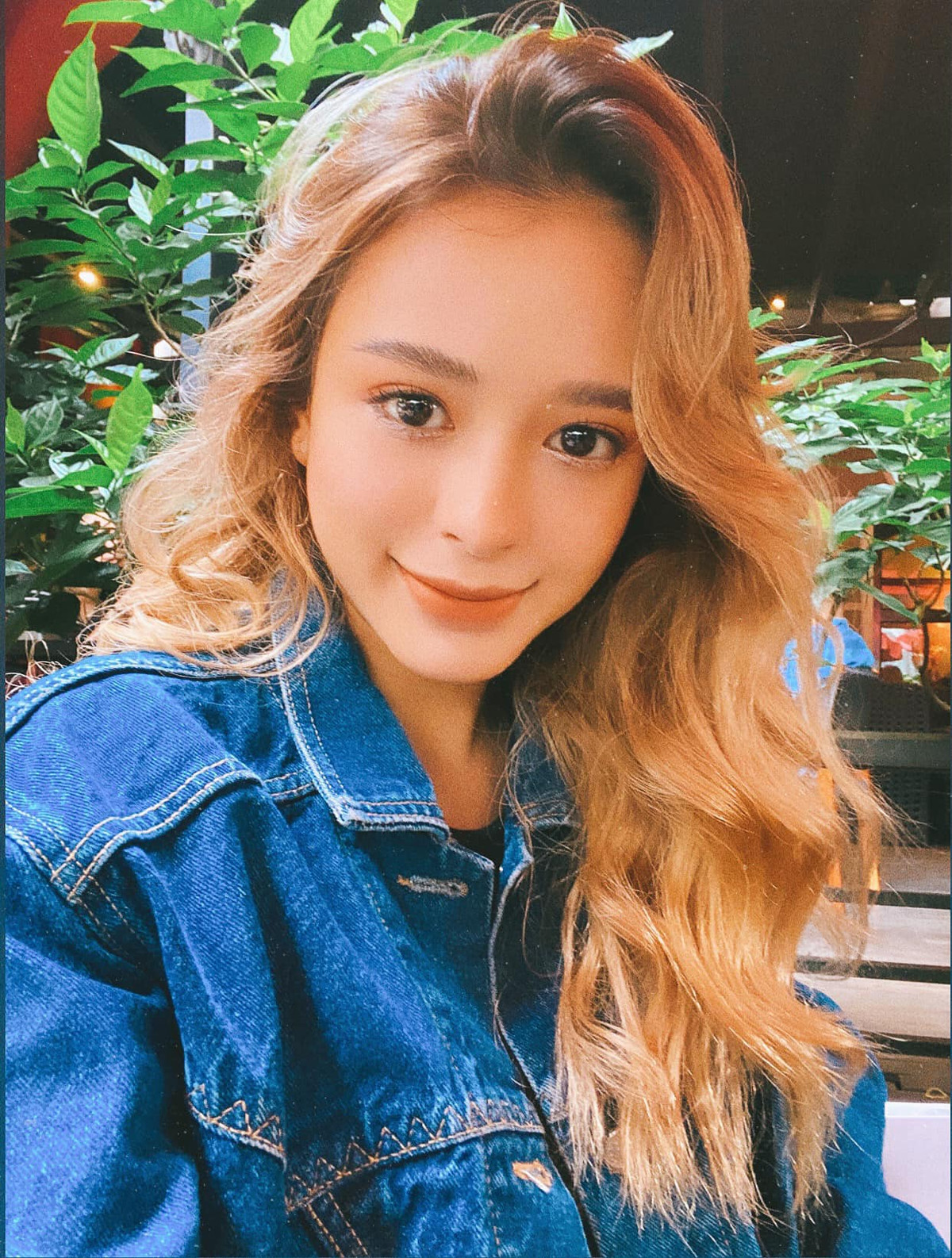 Những bộ ảnh mới nhất của Na Tây cho thấy cô đã có sự lột xác trưởng thành hơn và cũng gợi cảm hơn. Ảnh: FBNV