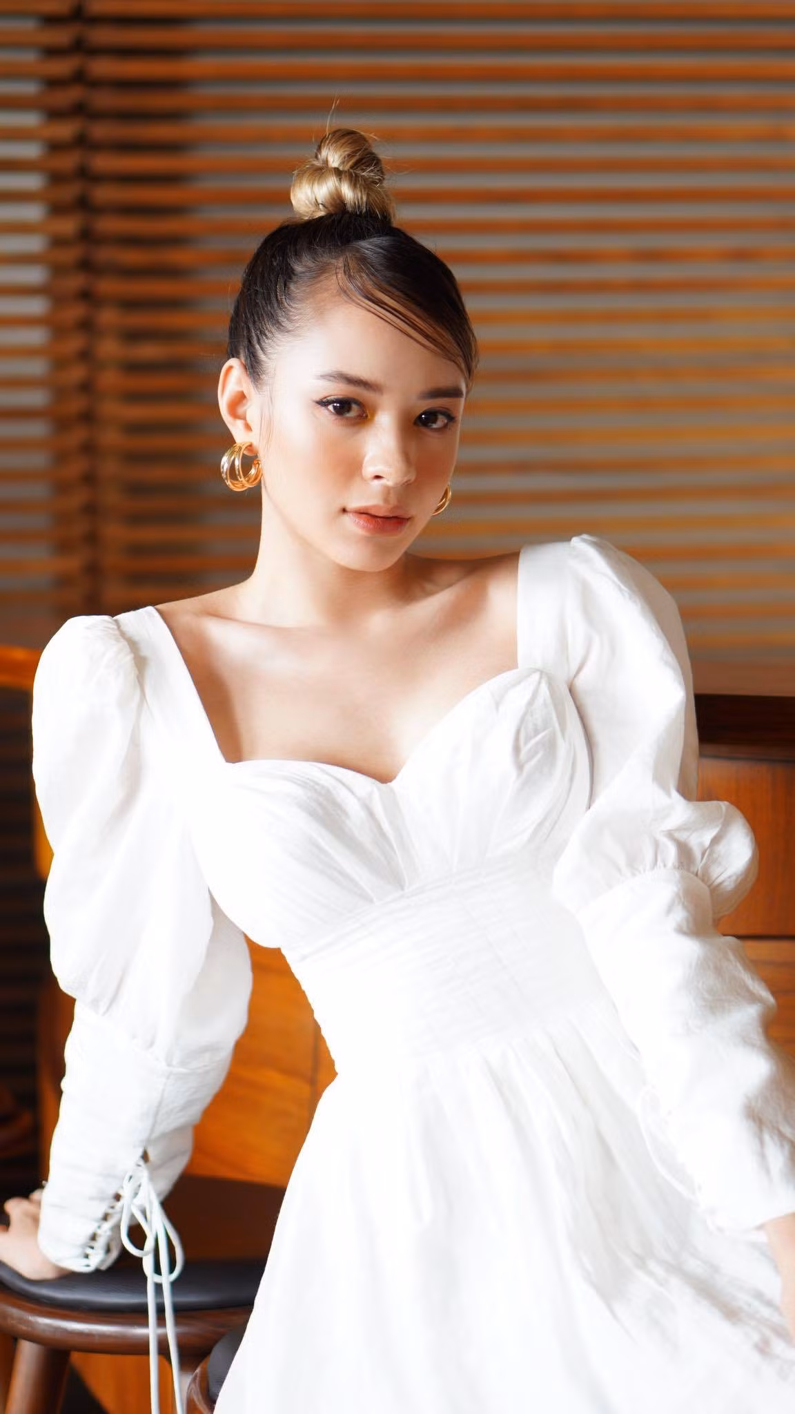 Mặc dù thay đổi phong cách nhưng nhan sắc của cô gái Đà Lạt vẫn cuốn hút như thời mới nổi tiếng.