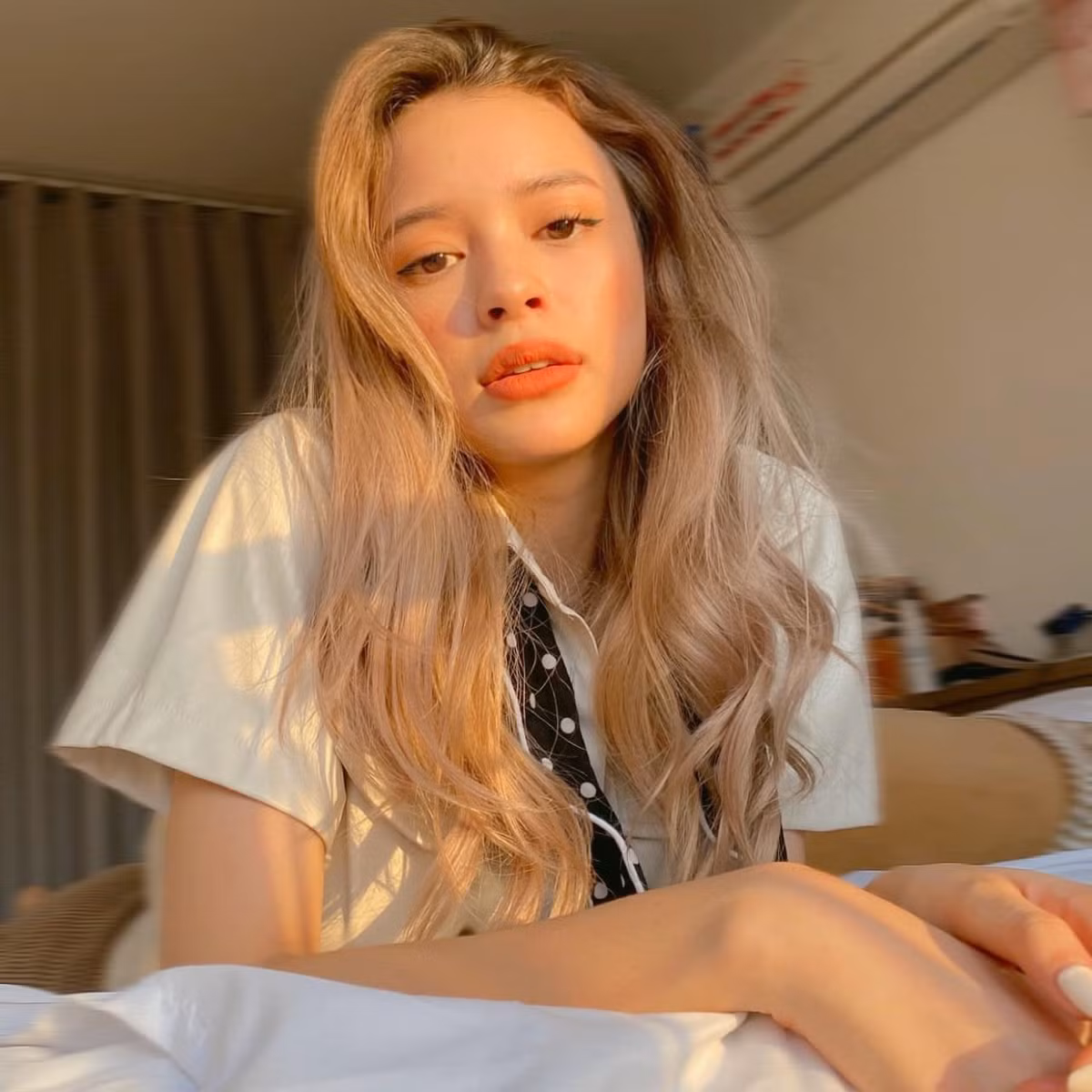 Nổi bật với những đường nét pha trộn giữa vẻ đẹp của hai châu lục, hot girl lai Việt – Mỹ Na Tây khiến nhiều dân mạng ngắm nhìn không rời mắt.