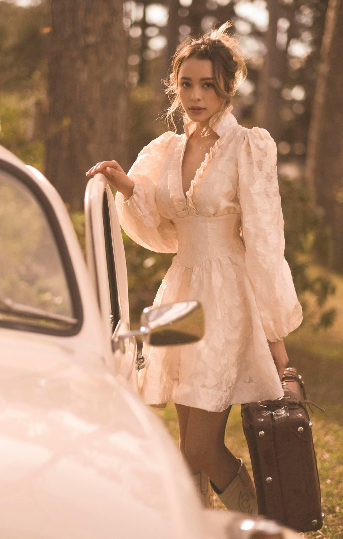 Sau khi tốt nghiệp cấp 3, Na Tây đã chuyển tới TP.HCM sinh sống với quyết tâm theo đuổi con đường nghệ thuật.