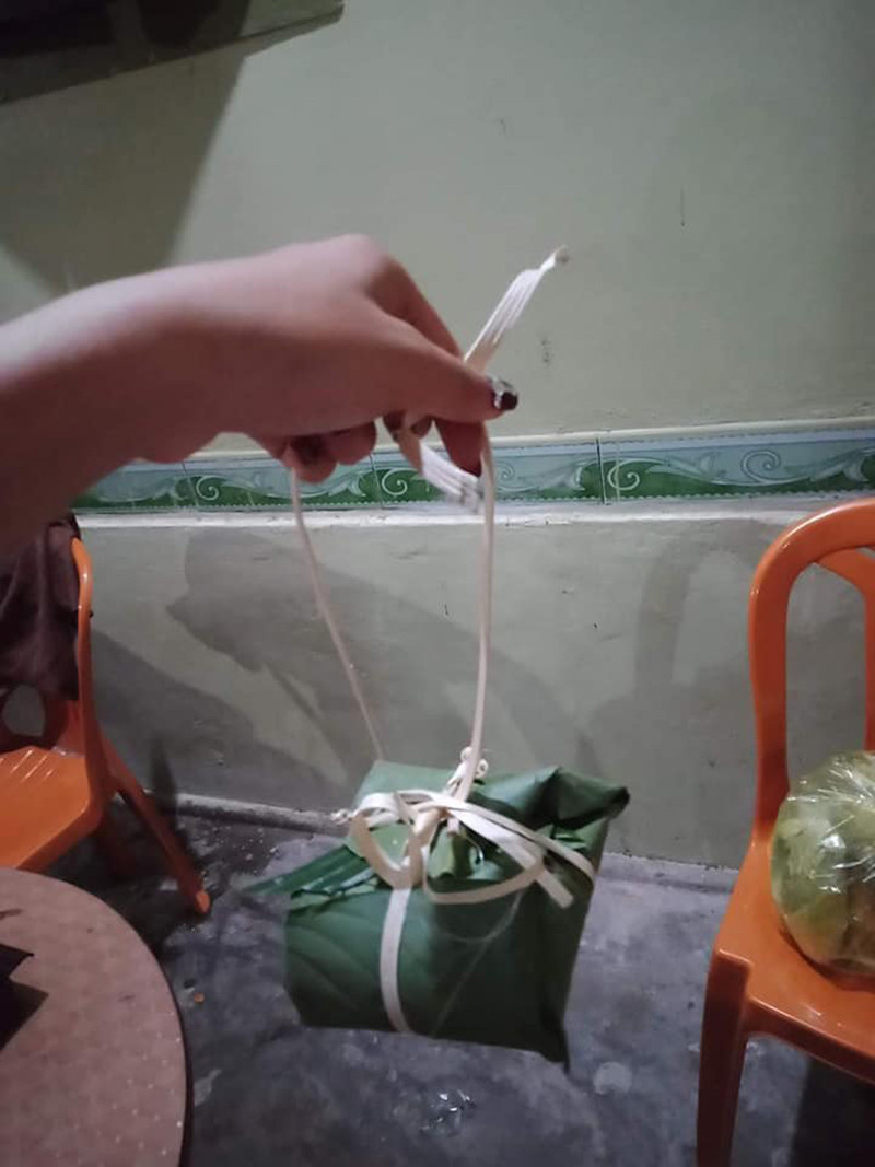 Gói bánh khó lắm, phải đâu chuyện đùa...Ảnh: Tổng hợp