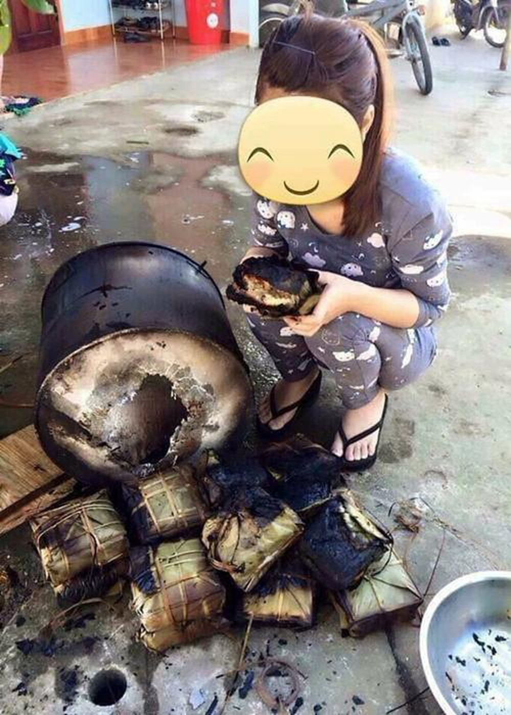 Trao nhiệm vụ trông nồi bánh trưng cho "gái đảm" và cái kết cả nhà mất Tết.