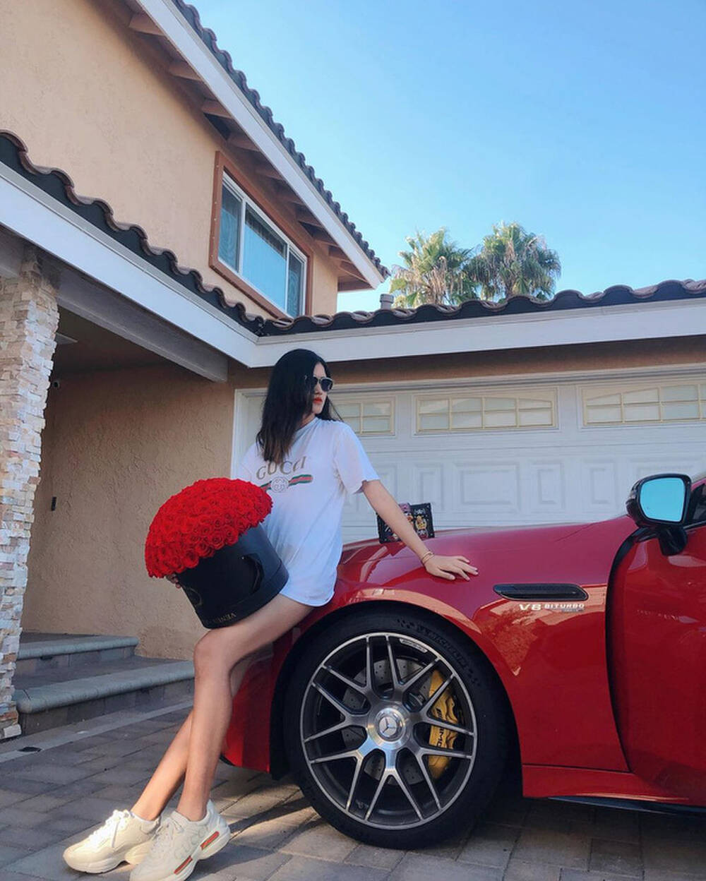 Cô nàng rich kid này bao lần làm dân tình xôn xao bàn tán trước bộ sưu tập xe đắt tiền tại Mỹ.