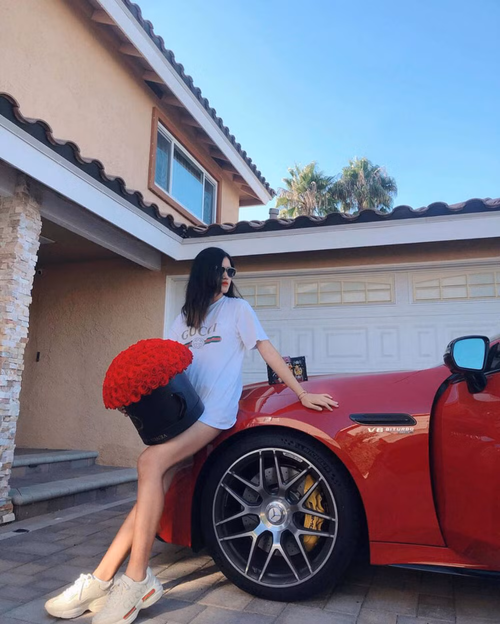 Cô nàng rich kid này bao lần làm dân tình xôn xao bàn tán trước bộ sưu tập xe đắt tiền tại Mỹ.