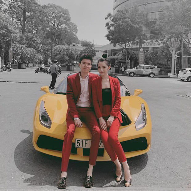  Rich kid đình đám Sài thành cũng từng làm dân tình choáng váng khi khoe quà tốt nghiệp có giá 16 tỷ trên MXH. Đó chính là chiếc siêu xe Ferrari 488 GTB màu vàng rực.