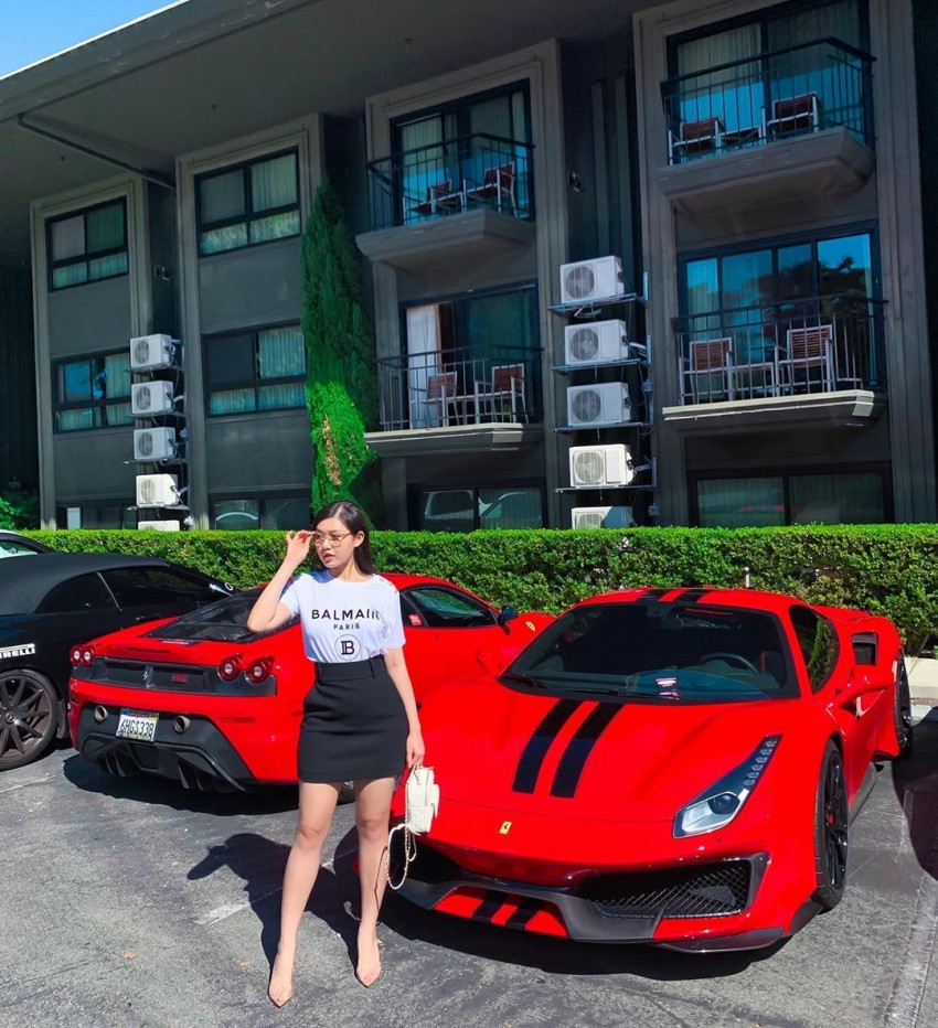 Tiểu Giang liên tục khiến nhiều người trầm trồ bởi bộ sưu tập xế hộp xịn sò mà cô đang sở hữu.