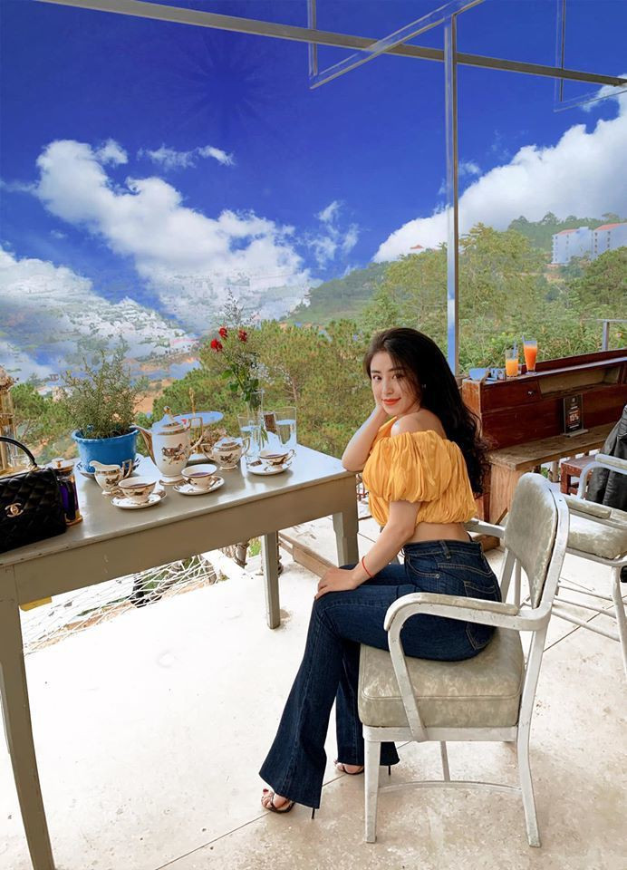 Không còn là cô gái giản dị, xinh nhẹ nhàng như thuở còn ở Đà Lạt bán bánh tráng, Bảo Chi nay đã trở nên quyến rũ và có nhiều nét cá tính, ấn tượng hơn. Ảnh: FBNV