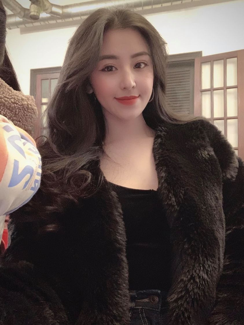 Tuy không còn nổi tiếng như trước, nhưng mọi động thái của gái xinh này vẫn được dân mạng đặc biệt quan tâm.