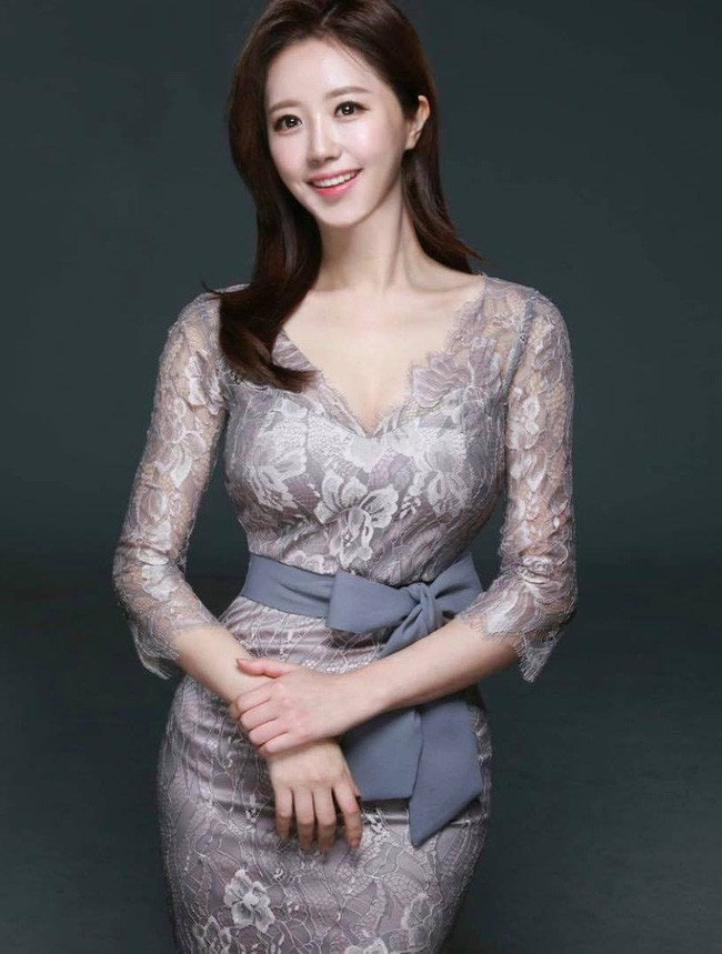 Nhờ tập luyện, Lee Da Bin có được cơ thể dẻo dai cùng vóc dáng thon gọn. Ảnh: Tổng hợp