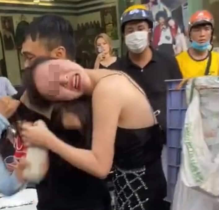 Bẵng đi một thời gian sau vụ đánh ghen giữa phố, những người theo dõi M.N bất ngờ với thông tin cô gái này Nam tiến, trở thành người mẫu và liên tục cập nhật các hình ảnh sang chảnh, hưởng thụ.