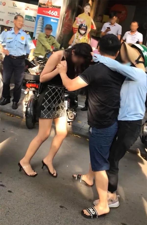 M.N là cô gái từng gây xôn xao khi đang ngồi trên xe Lexus 570 trong vụ đánh ghen phố Lý Nam Đế (Hà Nội), clip sự việc được đăng tải trên mạng xã hội vào hồi tháng 9/2020.