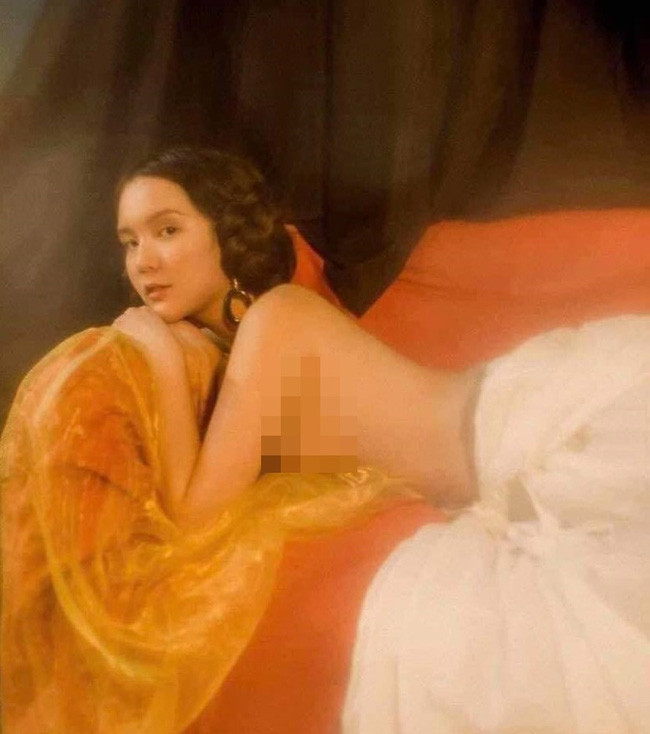 Thời mới vào nghề làm mẫu ảnh, hot girl Hải Tú cùng từng có những shoot hình gợi cảm như thế này.