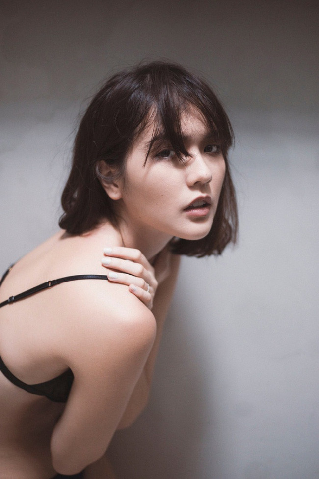 Mặc dù nổi tiếng chưa được bao lâu nhưng Hải Tú đã chịu sự chỉ trích khá lớn từ dân mạng qua drama mới đây.