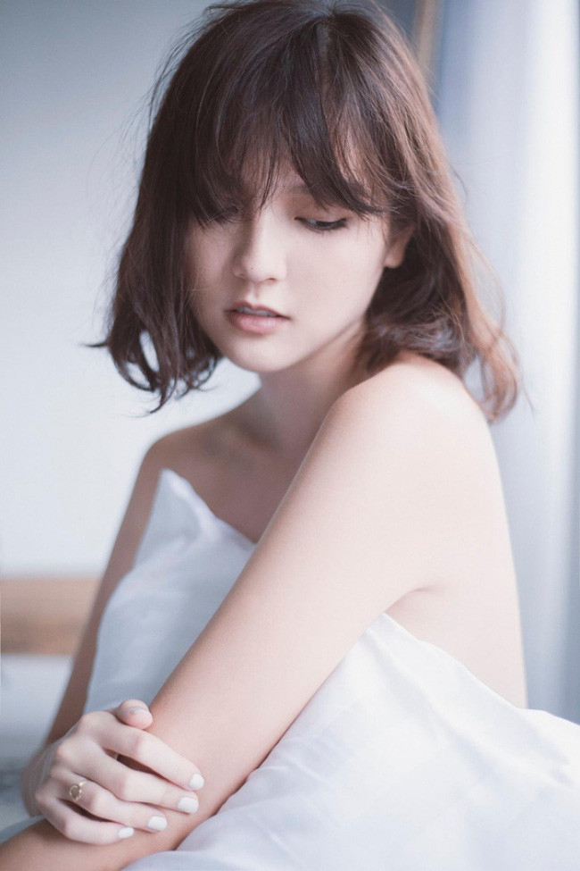 Hải Tú sinh năm 1997 và được nhiều người biết đến với tư cách là một hot girl sở hữu gu ăn mặc thu hút cùng nét đẹp đậm chất Á Đông.