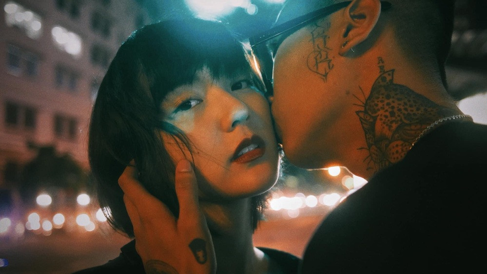 Hình ảnh Hải Tú tình tứ bên người đàn ông được cho là bạn trai đặc biệt thu hút sự chú ý của cư dân mạng.