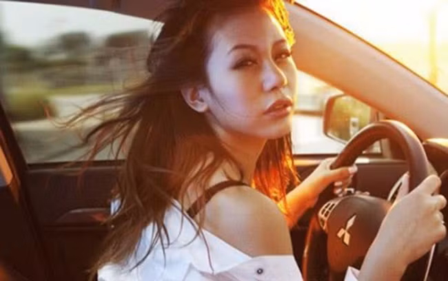 Cô muốn độc thân, tiếp tục lạc quan chờ đợi đến khi gặp được người đàn ông mang đến cuộc sống bình dị nhất cho cô.