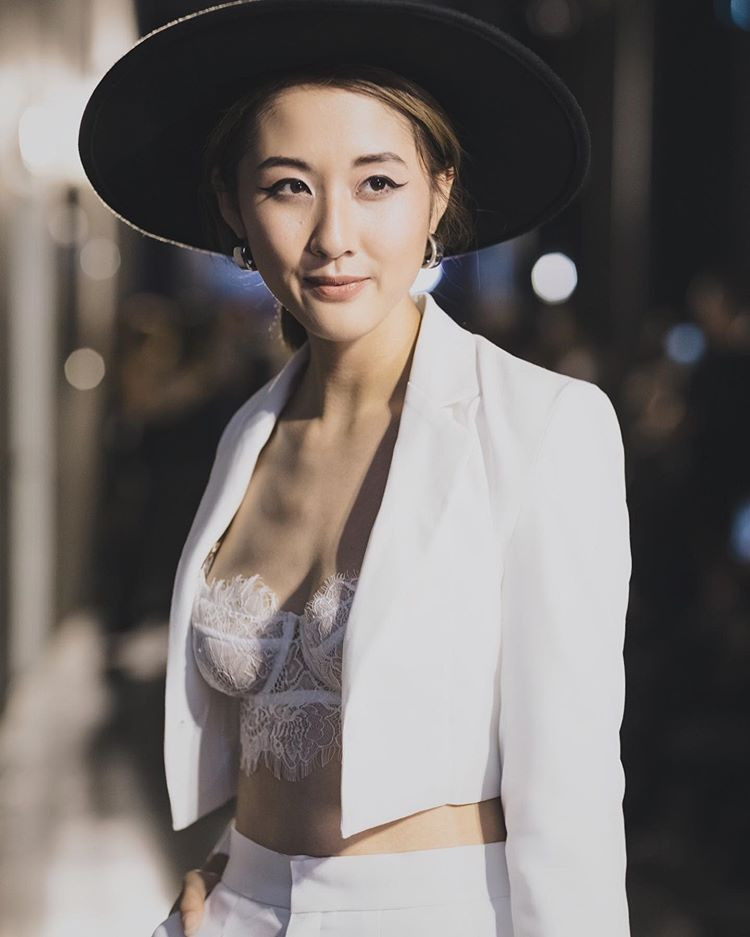 Julia Đoàn cùng với tiểu thư hội rich kid Thảo Nhi Lê và chàng giám đốc trẻ Huy Trần là bộ ba bạn thân đình đám được nhiều người ngưỡng mộ.