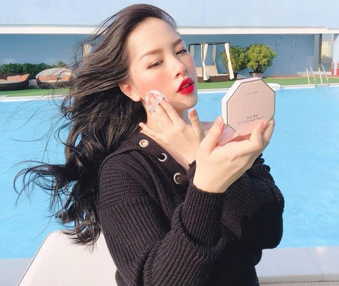 Chị dâu Bảo Thy được nhiều người ngưỡng mộ bởi không chỉ xinh đẹp, tài năng mà còn có cuộc sống hạnh phúc bên chồng và hai "thiên thần nhỏ". Ảnh: Tổng hợp