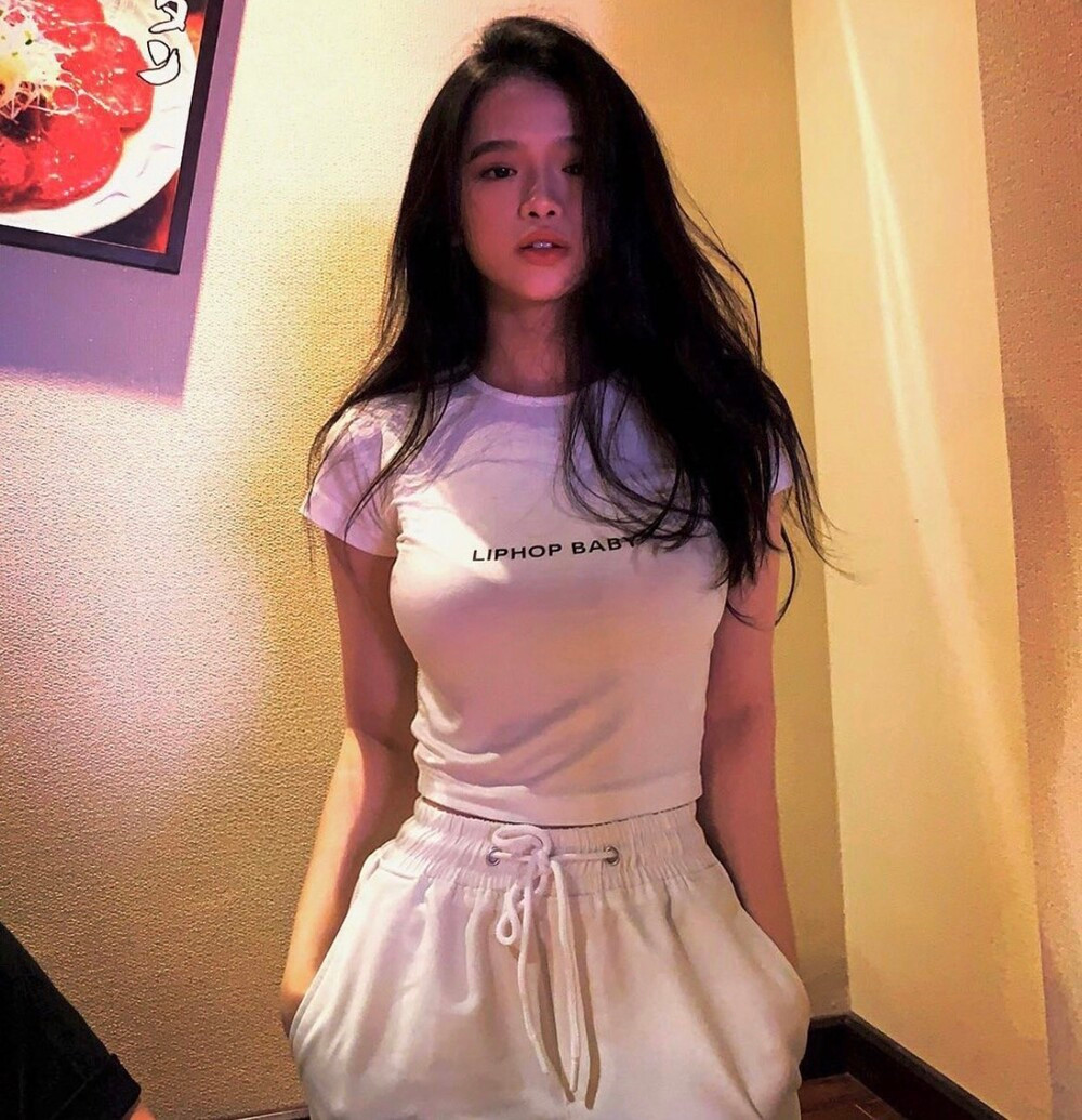 Có thể thấy, hiện tại "hot girl thị phi" Linh Ka ngày nào đã trưởng thành hơn trước rất nhiều.