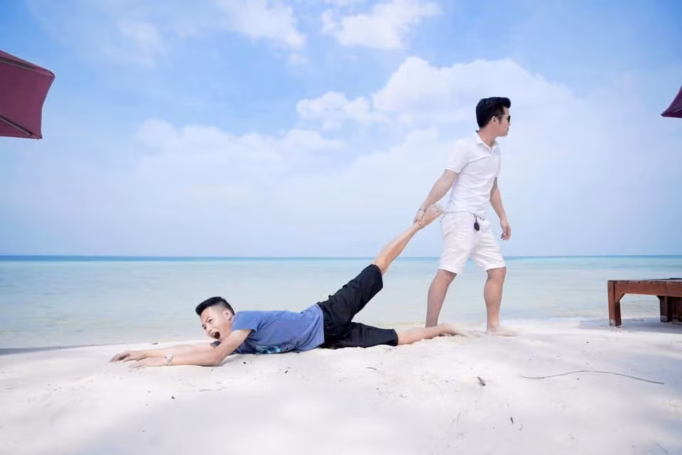 Những khoảnh khắc hài hước của cặp anh em lầy lội.