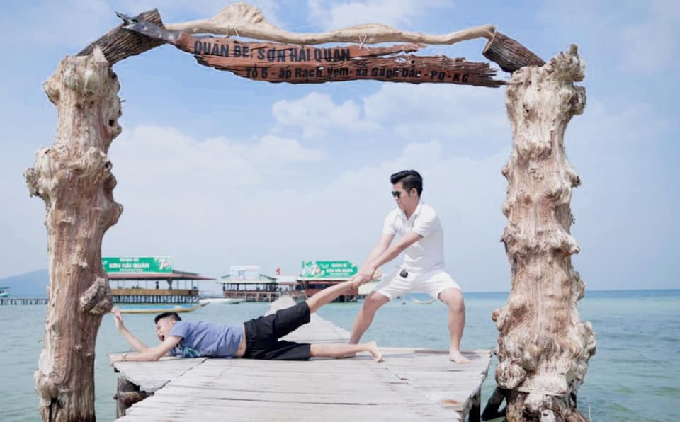 Nhiều dân mạng cười ngất trước biểu cảm thú vị của hai anh chàng. Ảnh: FB H.V.A