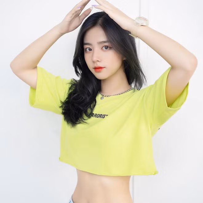 Gái xinh Quảng Bình sở hữu gương mặt tự nhiên hoàn hảo khiến cho dân mạng nghi ngờ cô can thiệp phẫu thuật thẩm mỹ.