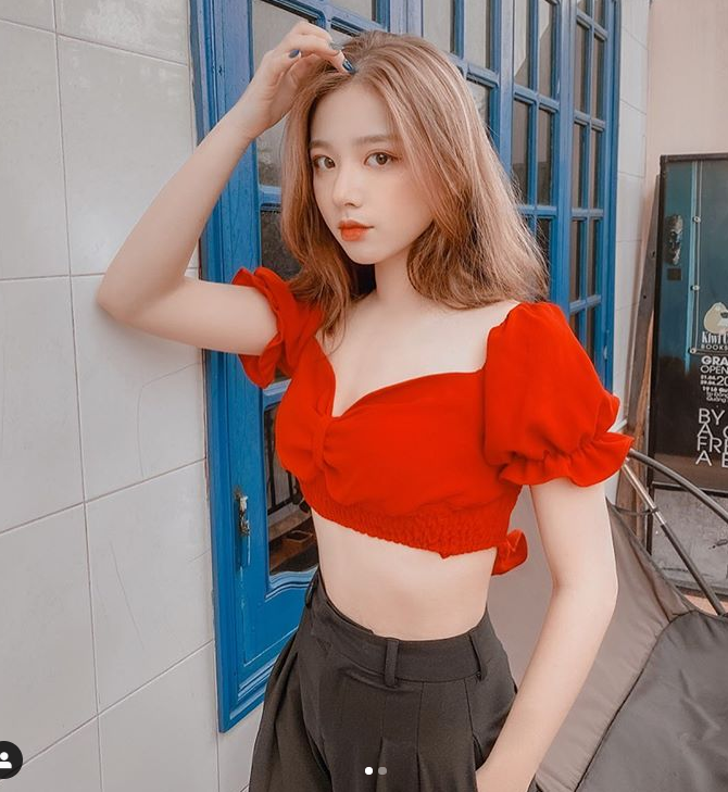 Cô bạn này cũng là gương mặt được diễn đàn trai xinh, gái đẹp của NEU gọi với danh xưng “nữ thần thế hệ mới”.
