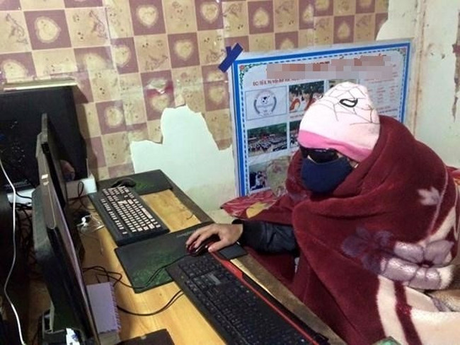 Trong điều kiện thời tiết miền Bắc rét buốt như hiện tại, người dân ra đường đã cảm nhận được cái rét thấu xương khi nền nhiệt đã giảm sâu. Tại Hà Nội, trời nhiều mây, rét đậm rét hại, nhiệt độ thấp nhất phổ biến 8 - 10 độ C.