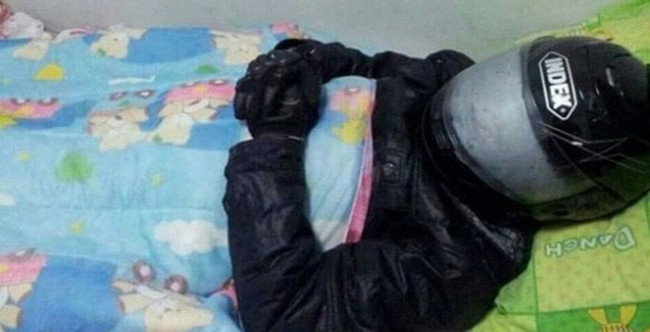 Đi ngủ cũng phải "kín đáo" mới ấm được.