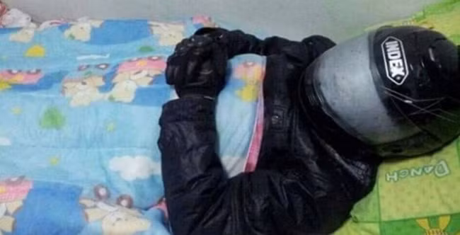 Đi ngủ cũng phải "kín đáo" mới ấm được.