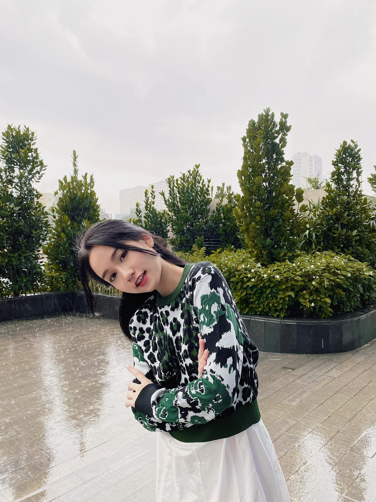 Trúc Anh là số ít cô gái được đánh giá là có mặt mộc xinh đẹp hơn hẳn khi trang điểm cầu kì. Ảnh: FBNV