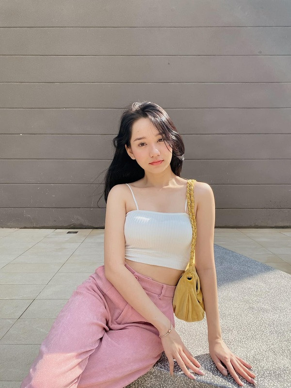 Trúc Anh là người đẹp có tiếng trong showbiz Việt khi sở hữu vẻ đẹp trong trẻo, đặc biệt là đôi mắt to, tròn, long lanh được khen ngợi có thể “hạ gục” người đối diện.