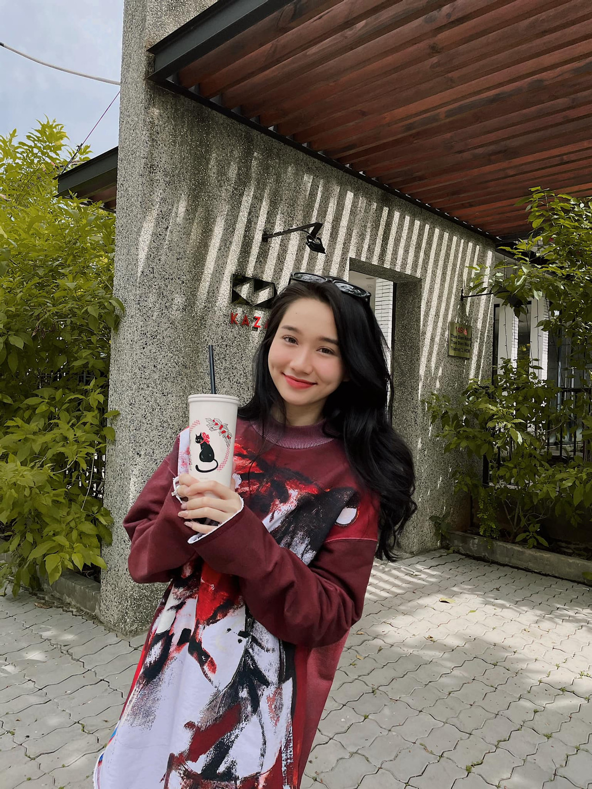 Nhan sắc ngày càng lên hương của cô nàng nhận được rất nhiều lời khen ngợi của khán giả.