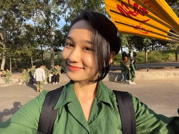 Qua những hình ảnh chia sẻ có thể thấy Trúc Anh "Mắt Biếc" không trang điểm nhưng được nhận xét là vẫn rất xinh đẹp.