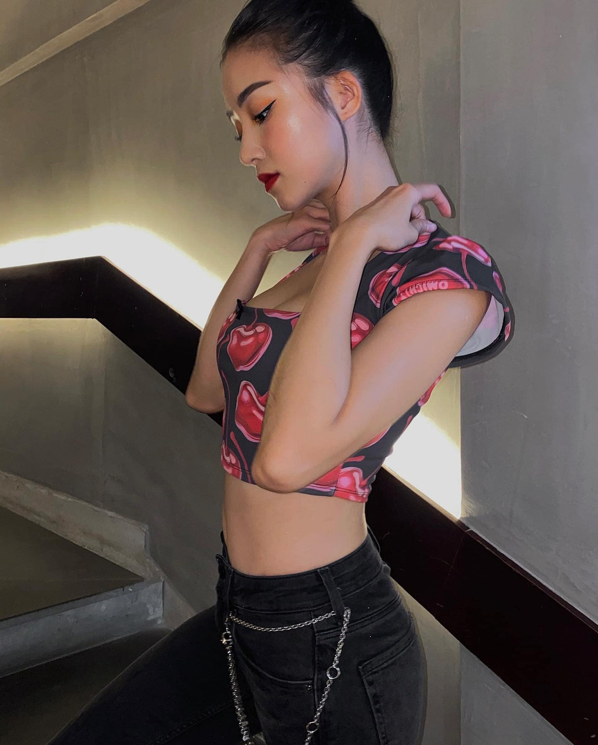 Dù không sở hữu chiều cao quá nổi bật nhưng cô luôn gây ấn tượng bởi ba vòng cân đối.