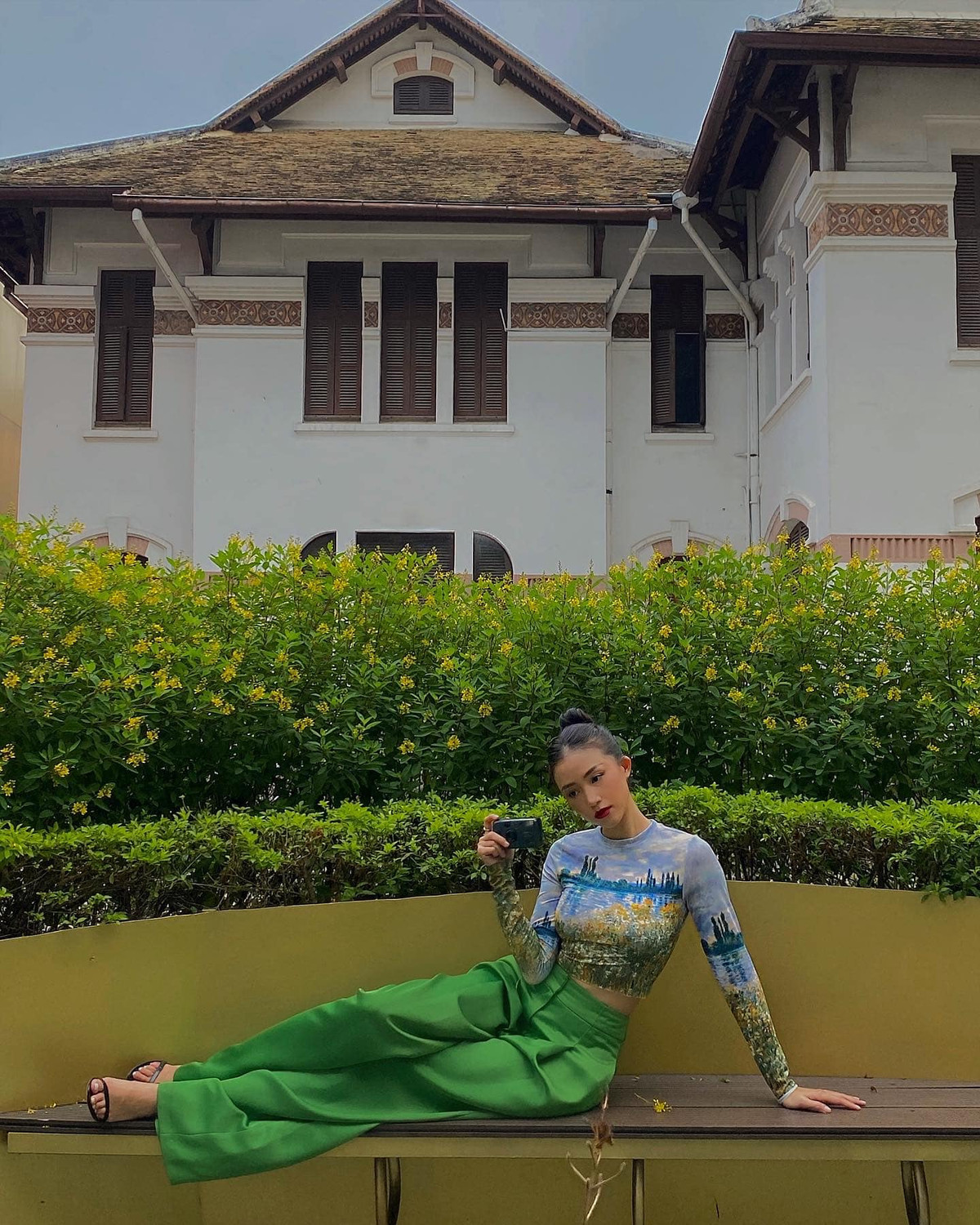 Theo dõi Salim, nhiều người cảm nhận được sự thay đổi hoàn toàn phong cách. Từ một cô nàng dễ thương với gu ăn mặc đơn giản, giờ đây hot girl Hà thành chuộng những bộ đồ khoe body vô cùng quyến rũ.