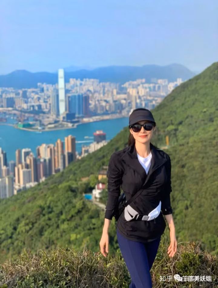 Vẻ ngoài khi còn trẻ của quý cô Cần Cần không hề thua kém các mỹ nhân.