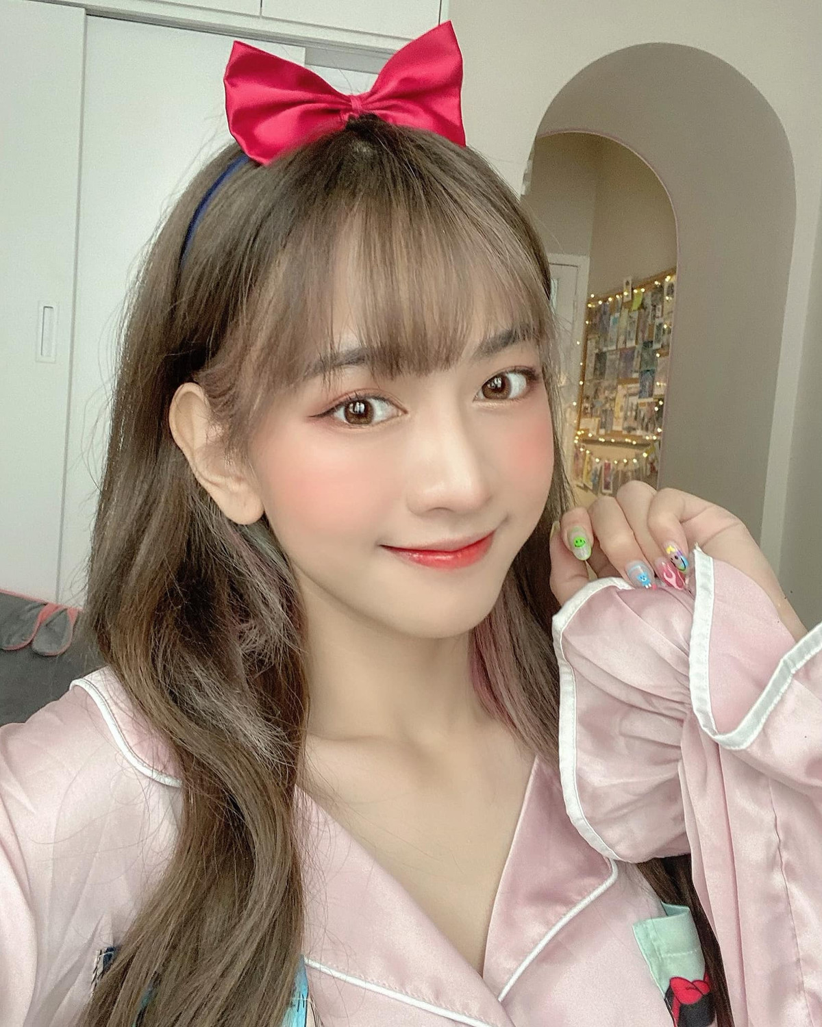 Thân hình quyến rũ của Lê Bống là điều không cần phải bàn cãi bởi trước đây cô đã rất nhiều lần khoe ưu điểm đó một cách công khai, táo bạo.