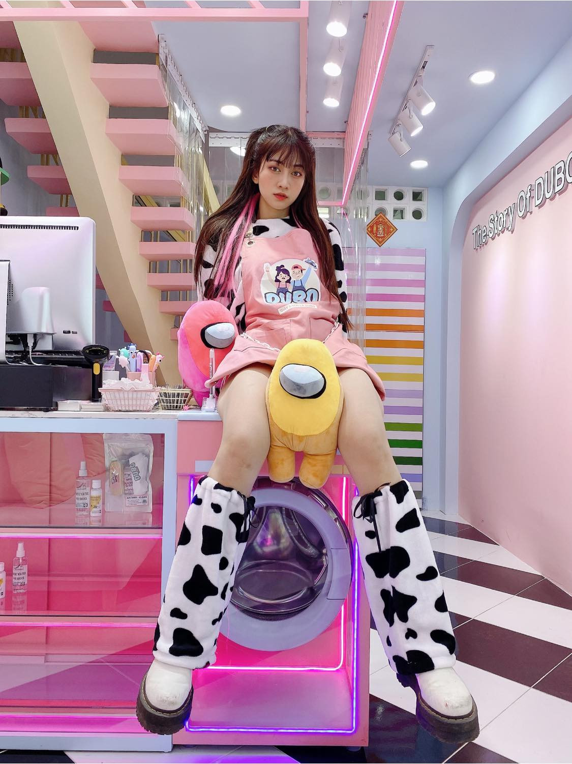 Lê Bống (tên thật Lê Xuân Anh, SN 1995) là một hot TikToker khá nổi tiếng trên mạng xã hội.