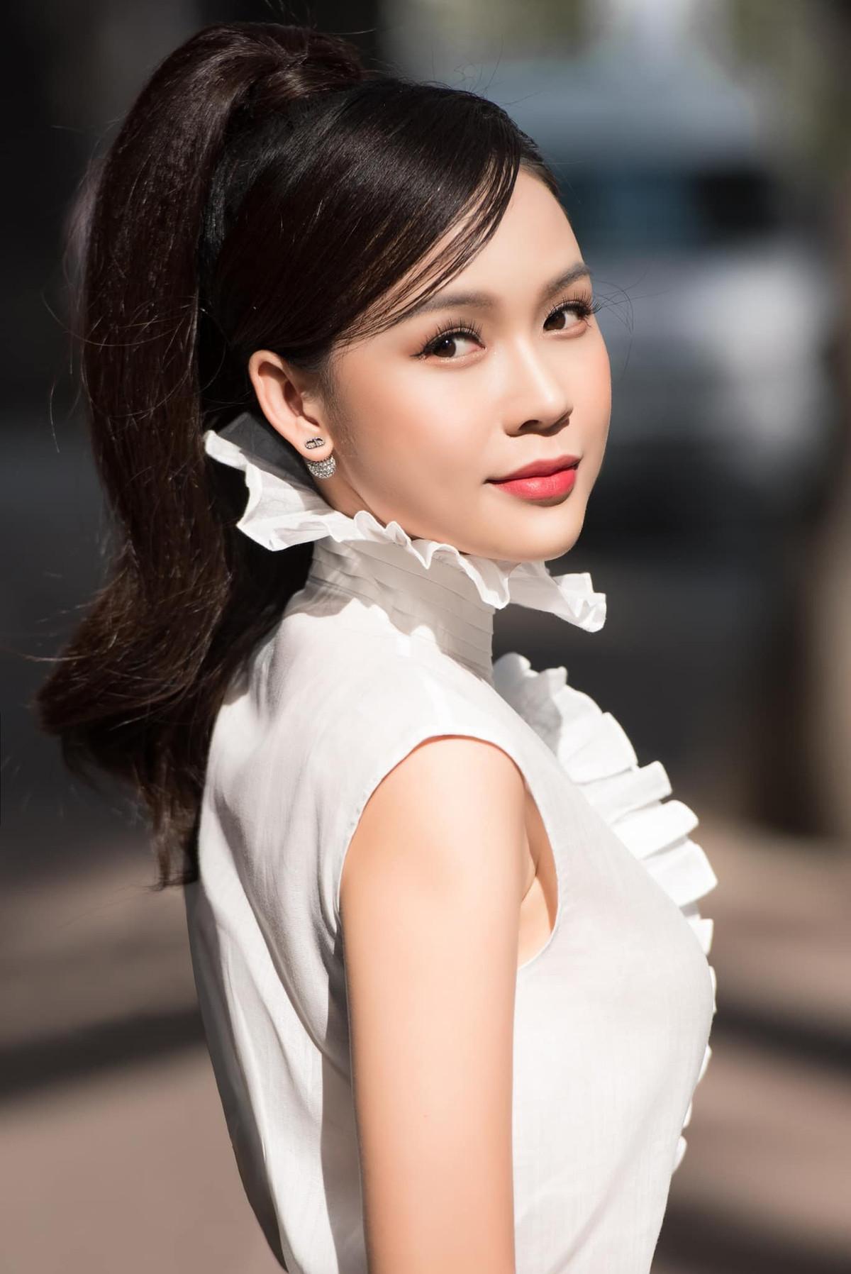 Mặc dù mới chạm ngưỡng 30 tuổi nhưng Sam từng khiến công chúng bất ngờ khi tiết lộ cô đang có trong tay 2 triệu USD (khoảng 50 tỷ đồng), vượt gấp đôi mục tiêu mà Sam từng đặt ra cho mình.