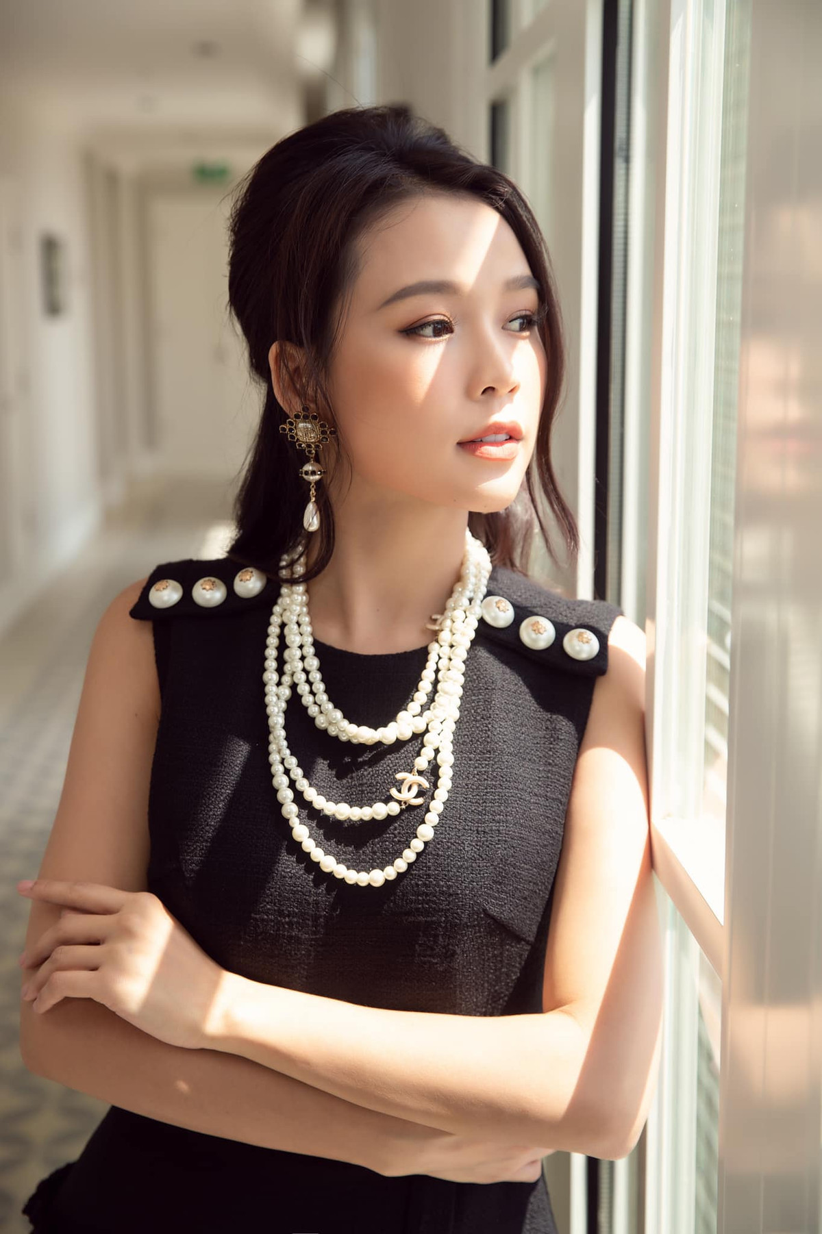 Không ít cư dân mạng khẳng định, có trong tay 30-40 tỷ đồng cũng rất khó để "lọt vào mắt xanh" của người đẹp. Ảnh: FBNV