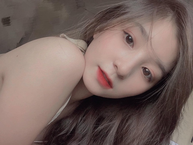 Sức hút từ nhan sắc xinh đẹp của hot girl này quả là rất lớn khi nhận được nhiều sự quan tâm của cư dân mạng đến vậy.