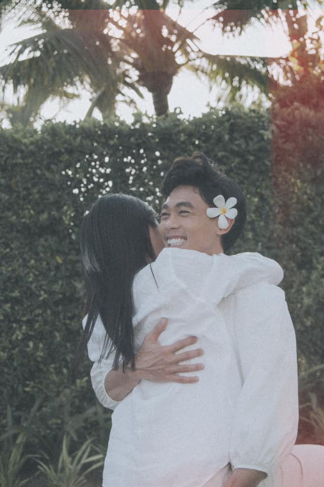 Cả hai rất chăm chỉ tương tác cũng như thể hiện tình cảm trên mạng xã hội. Những đoạn clip hài hước của cặp đôi luôn nhận về lượt yêu thích lớn và khiến không ít người ghen tị.