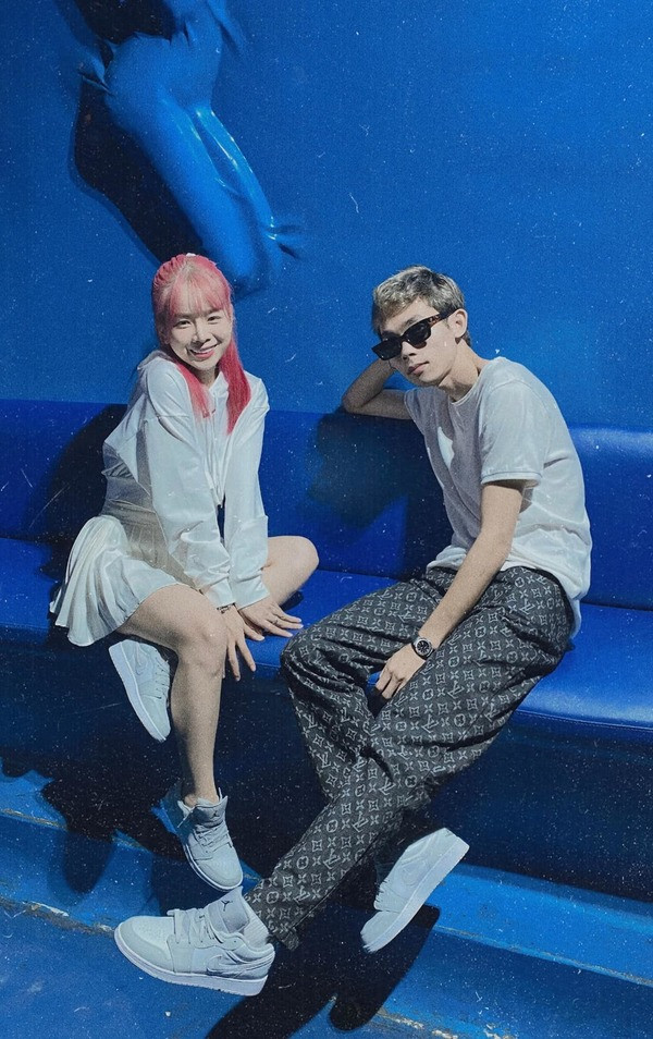 Tuy nhiên mới đây, cặp trai tài gái sắc này lại dính nghi vấn đã "đường ai nấy đi" sau những dòng trạng thái ẩn ý trên mạng xã hội khiên fan hâm mộ hoài nghi.