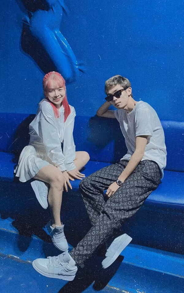 Tuy nhiên mới đây, cặp trai tài gái sắc này lại dính nghi vấn đã "đường ai nấy đi" sau những dòng trạng thái ẩn ý trên mạng xã hội khiên fan hâm mộ hoài nghi.